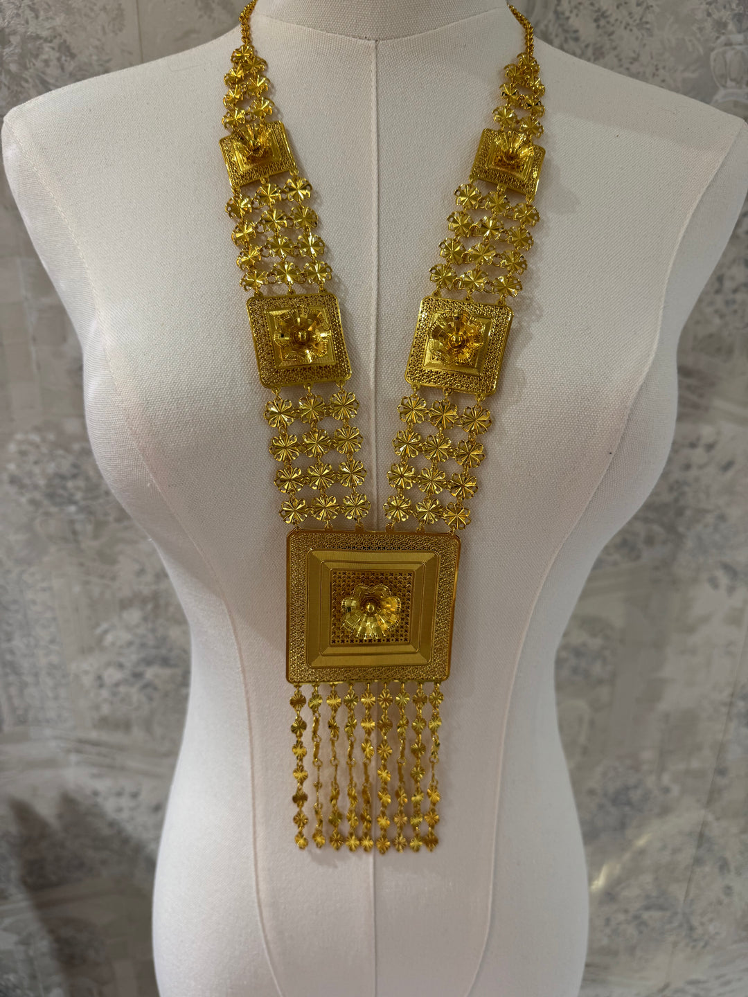 LONG NECKLACE