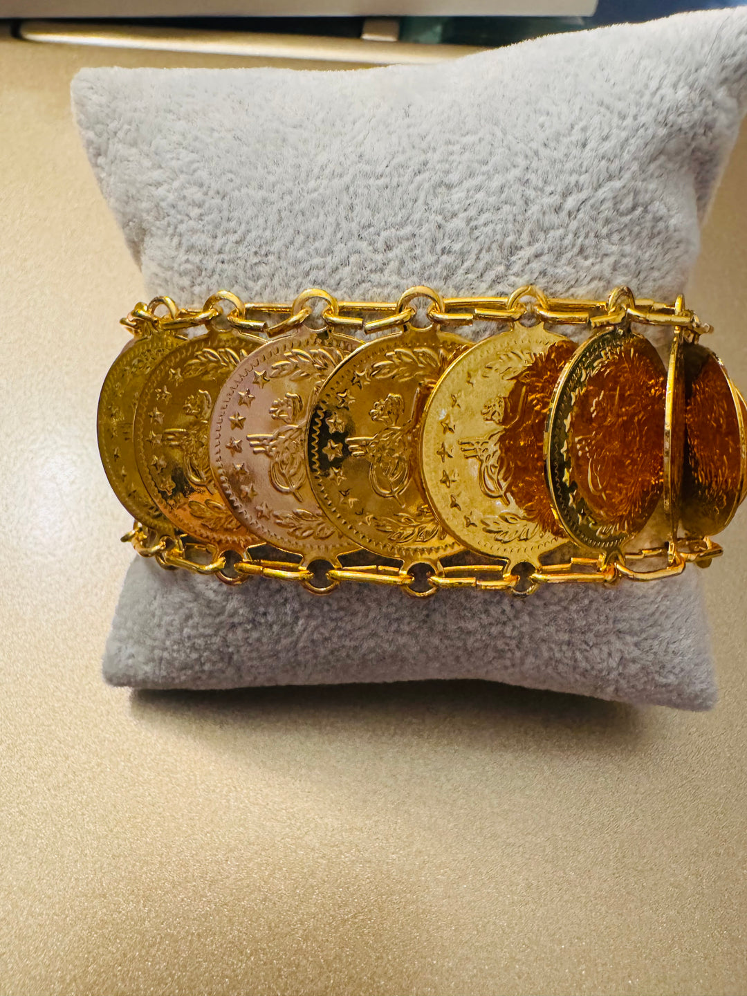 BRACELET