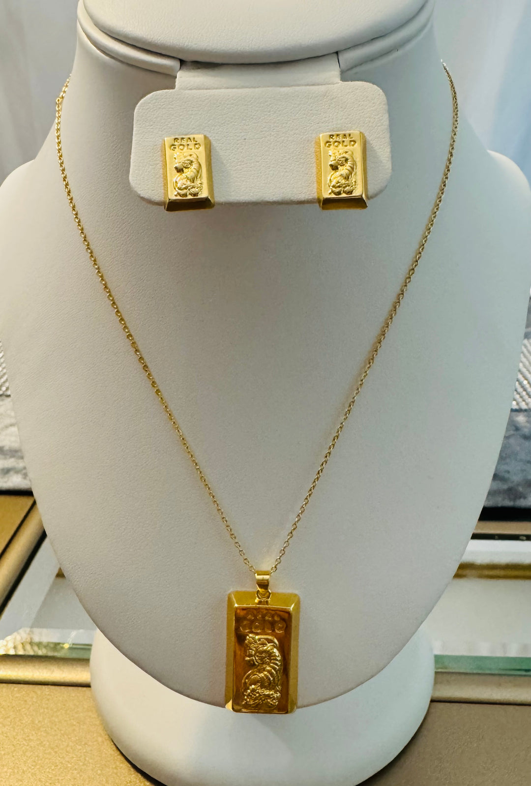 Short Necklace Sets