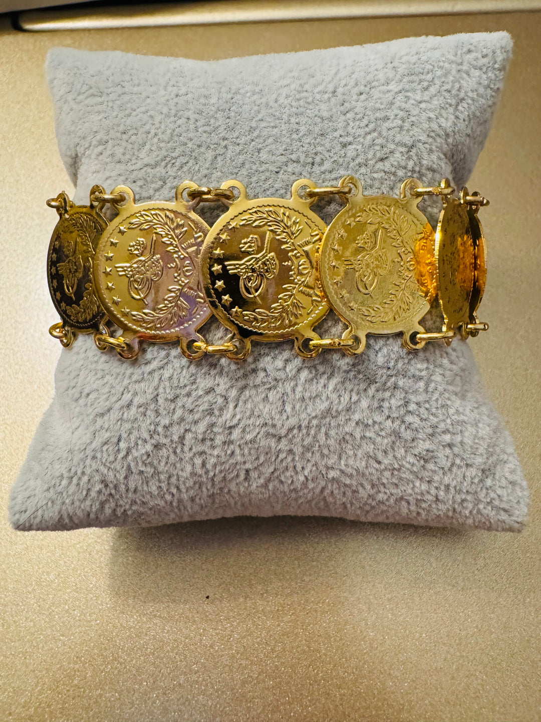 BRACELET