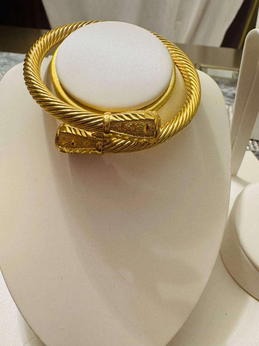 BRACELET