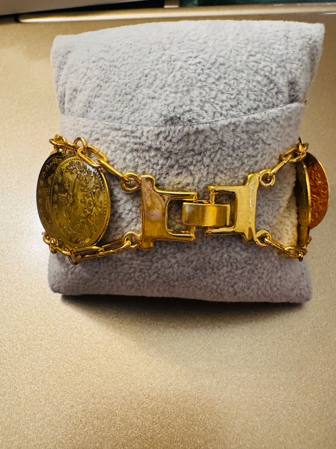 BRACELET