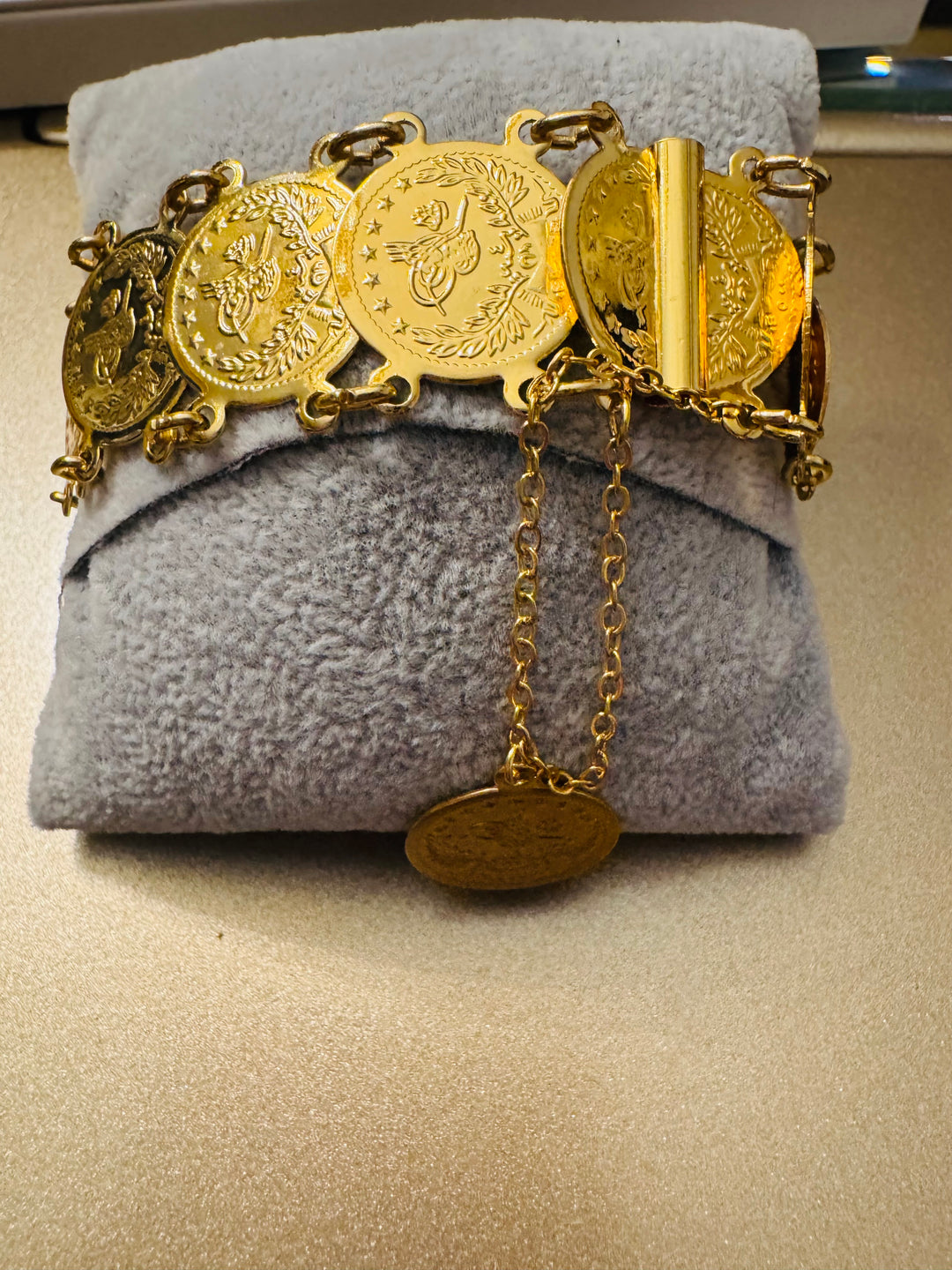 BRACELET