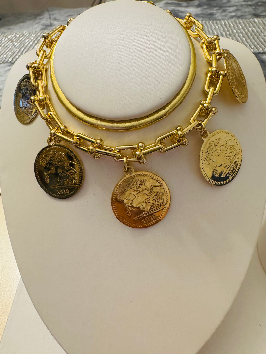 BRACELET