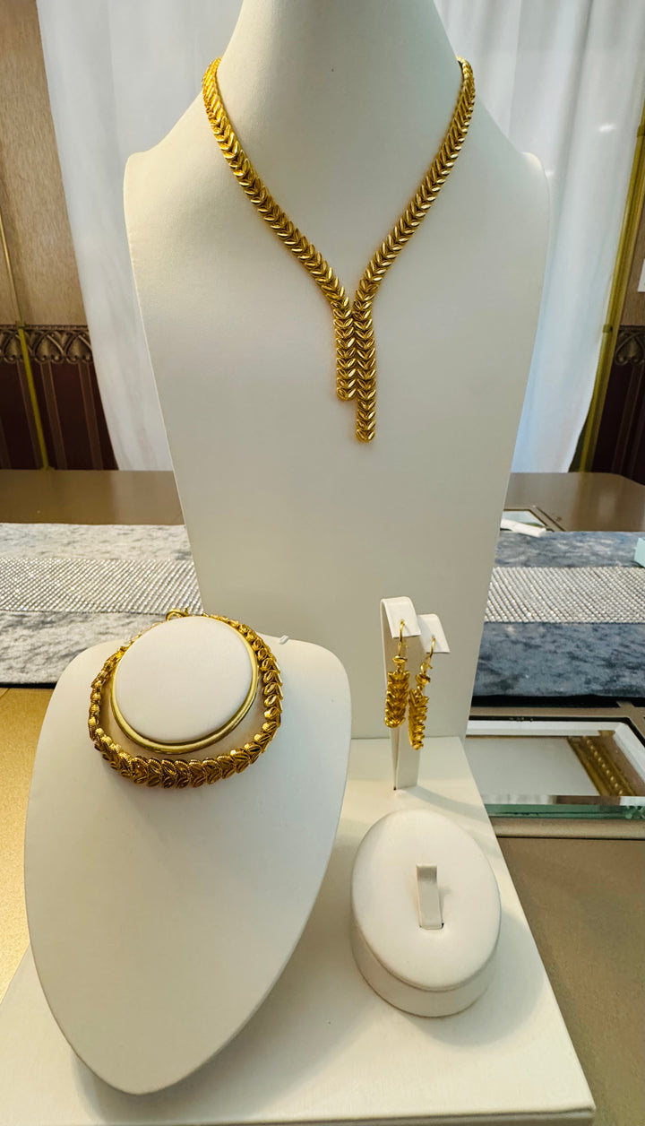 Short Necklace Sets