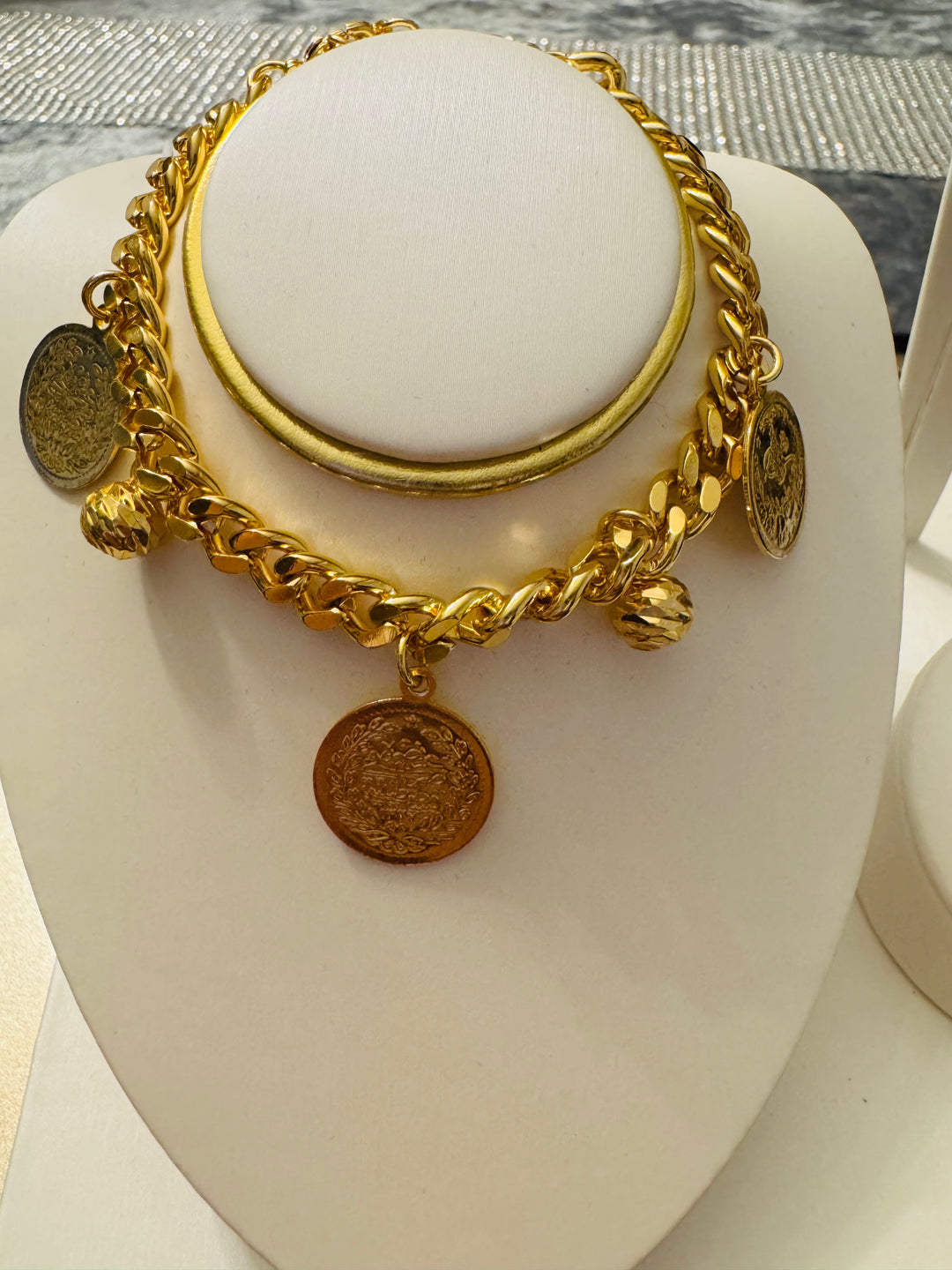 BRACELET