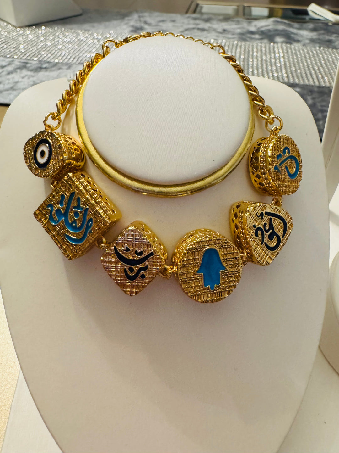 BRACELET