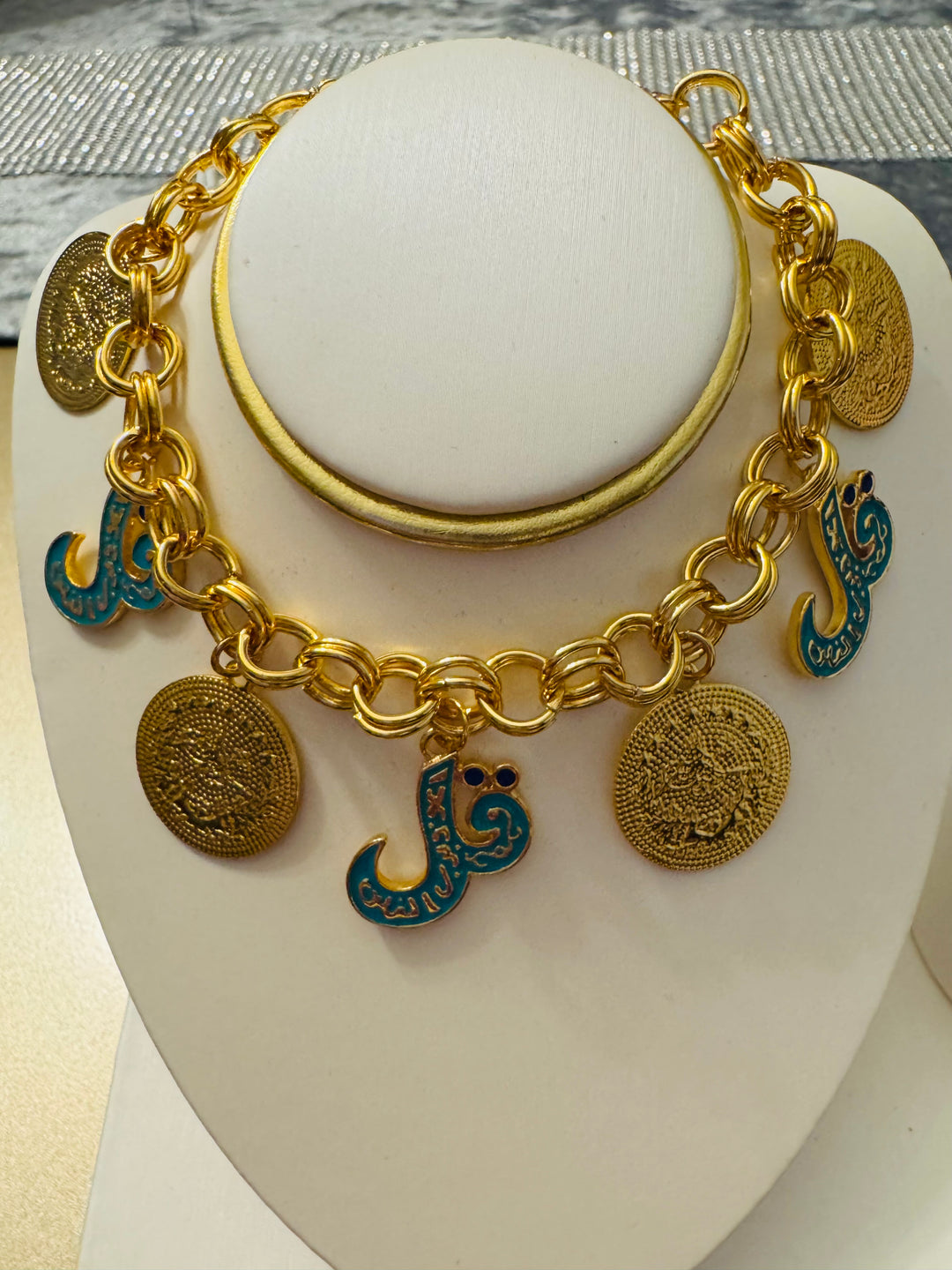 BRACELET