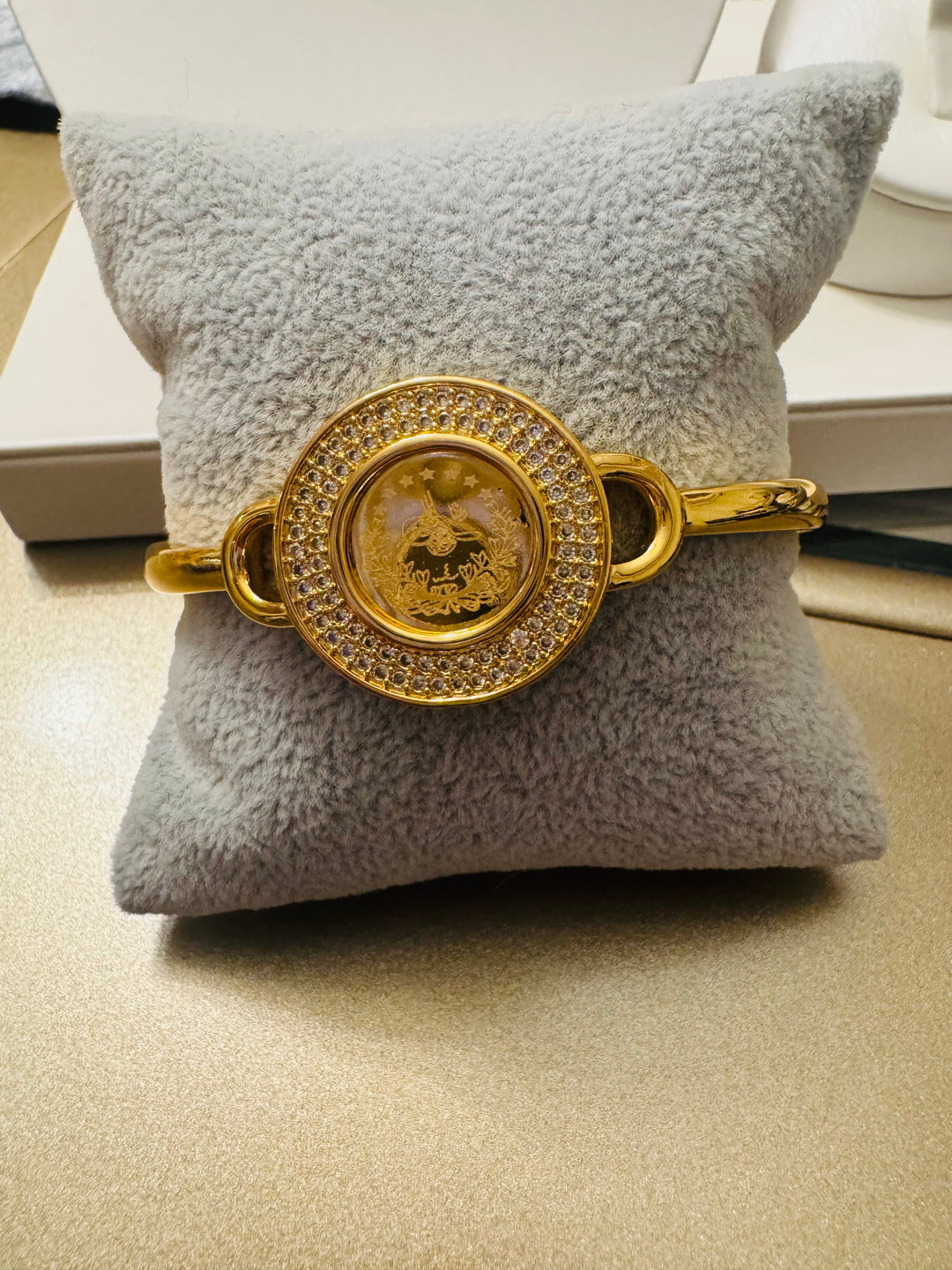 BRACELET