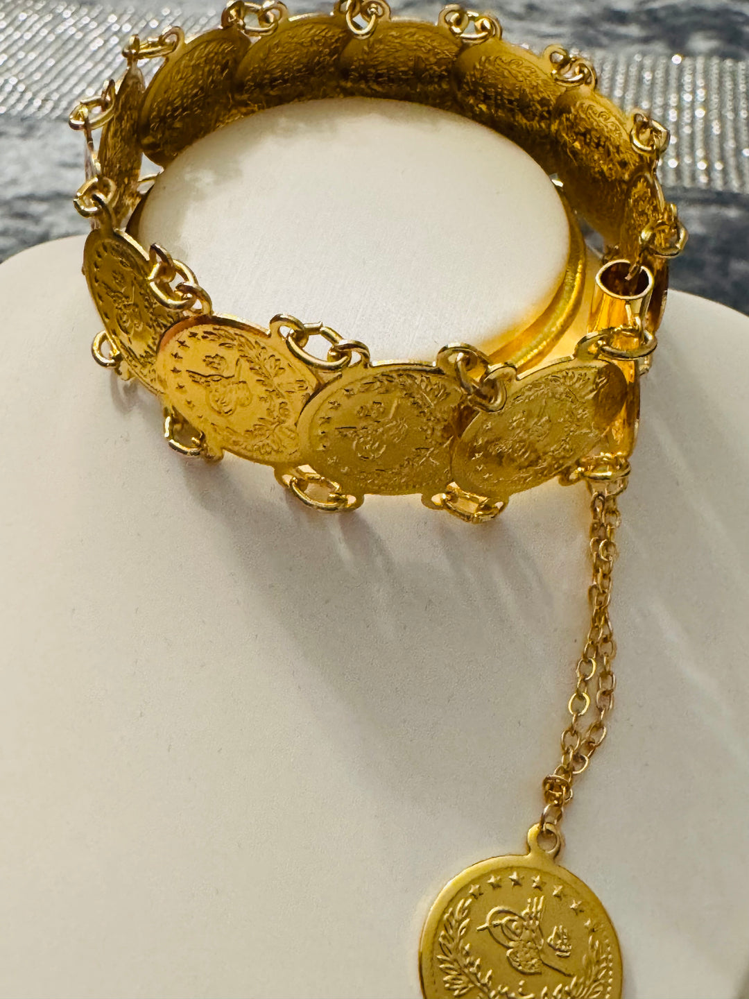 BRACELET