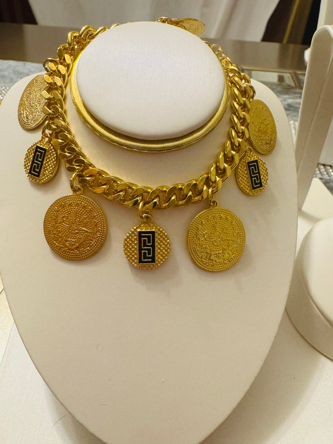 BRACELET