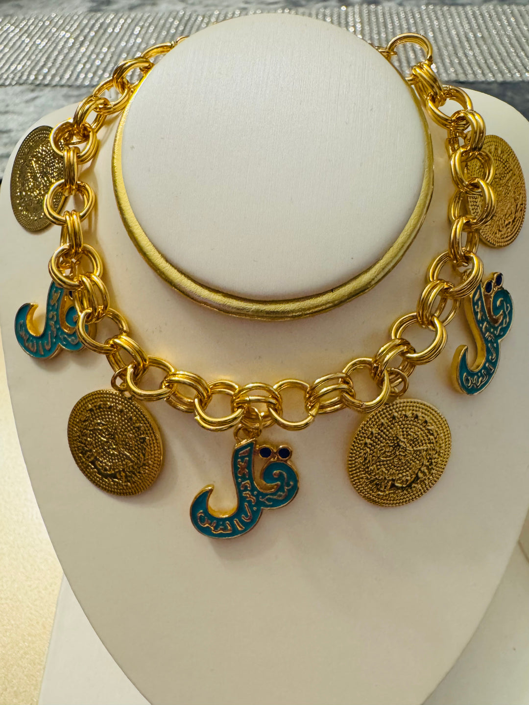 BRACELET