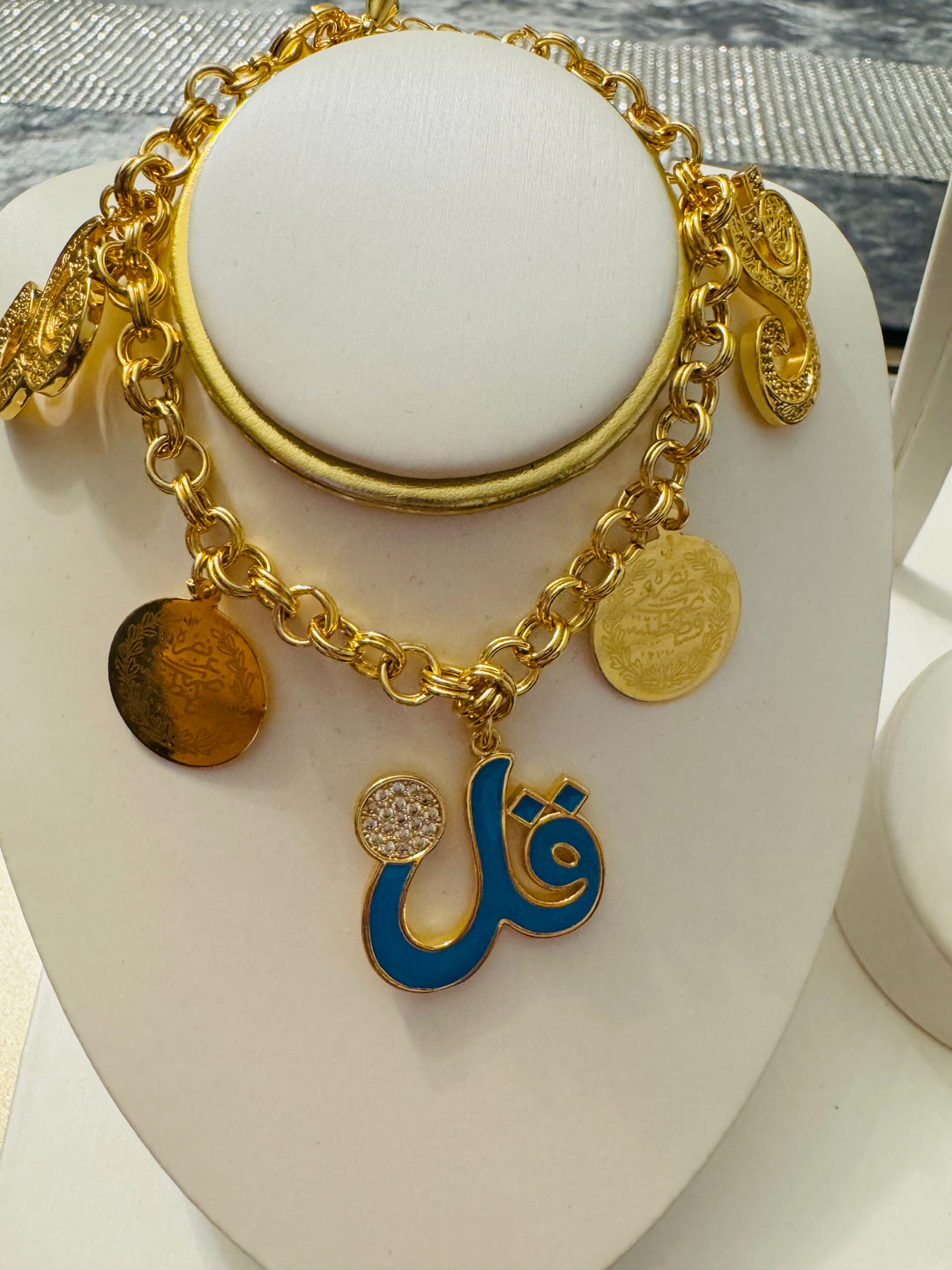 BRACELET