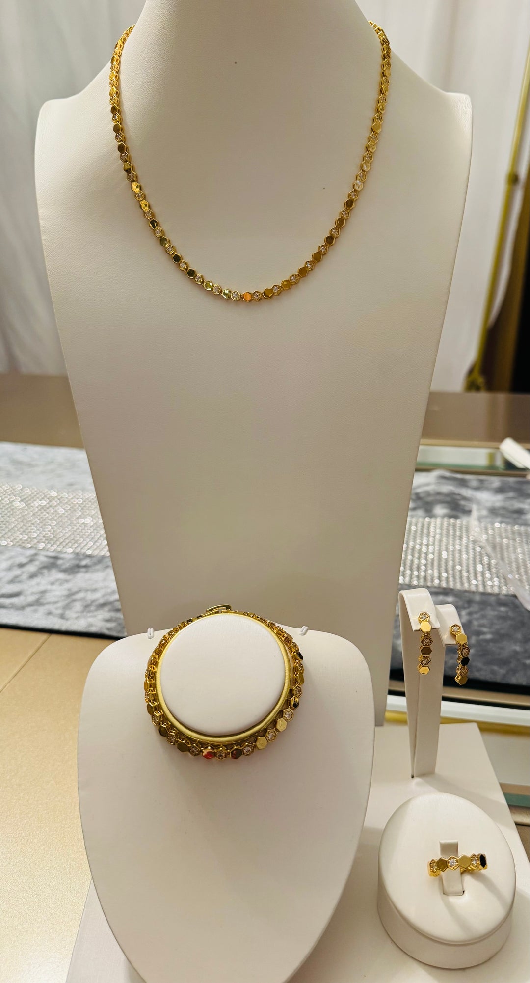 SHORT NECKLACE SETS