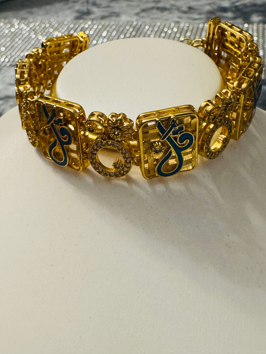 BRACELET