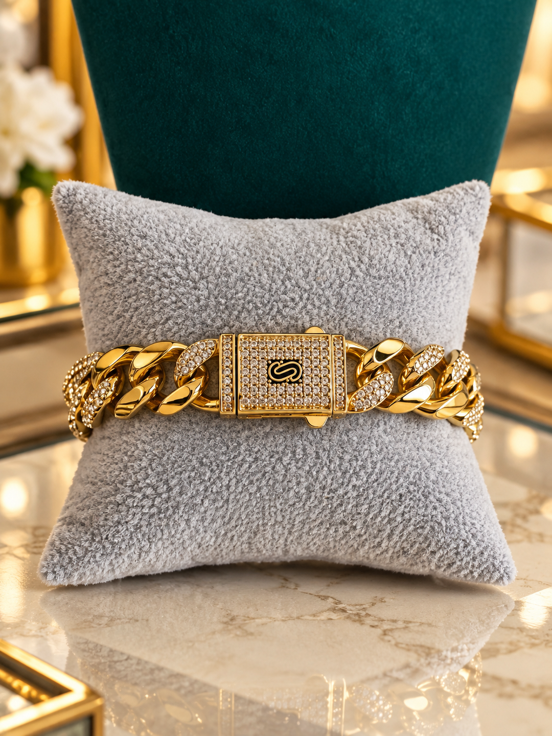 BRACELET